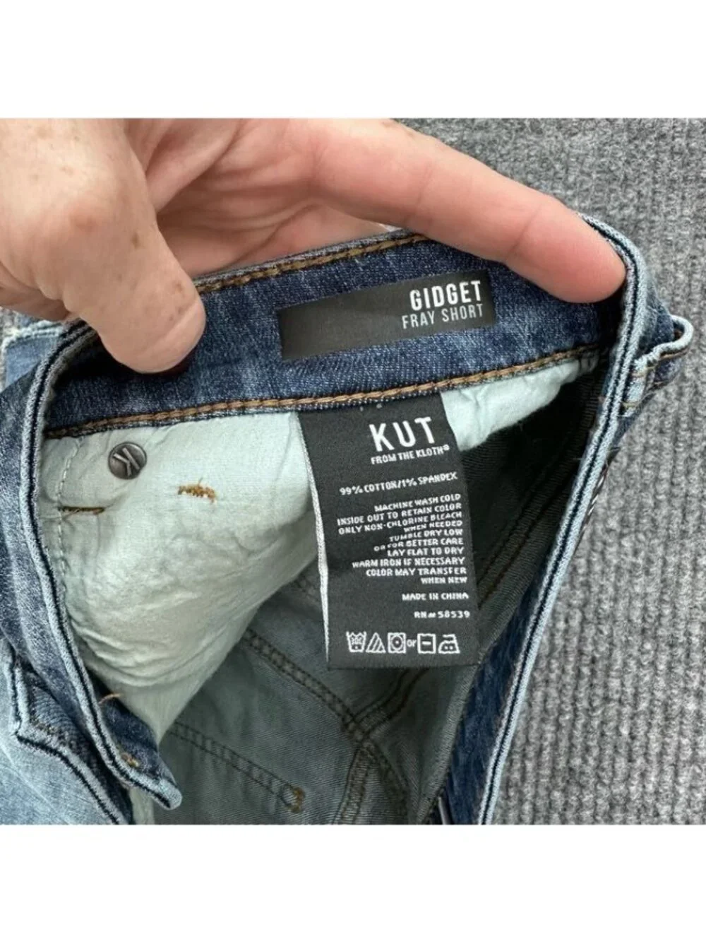 Kut From The Kloth Gidget Fray Blue Denim Cut Off Jean Shorts Womens Size 12 NEW